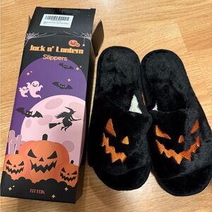 Black/orange jack-o-lantern slippers, size 7-8